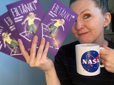 Yvette med Feltänkt-bok